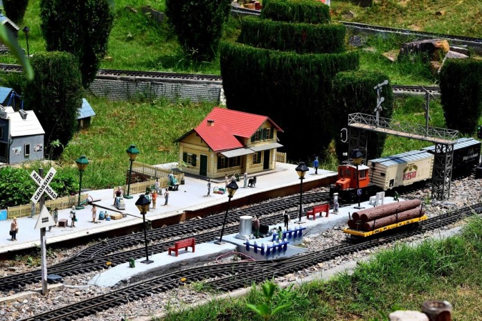 Never Enuf Garden Railway